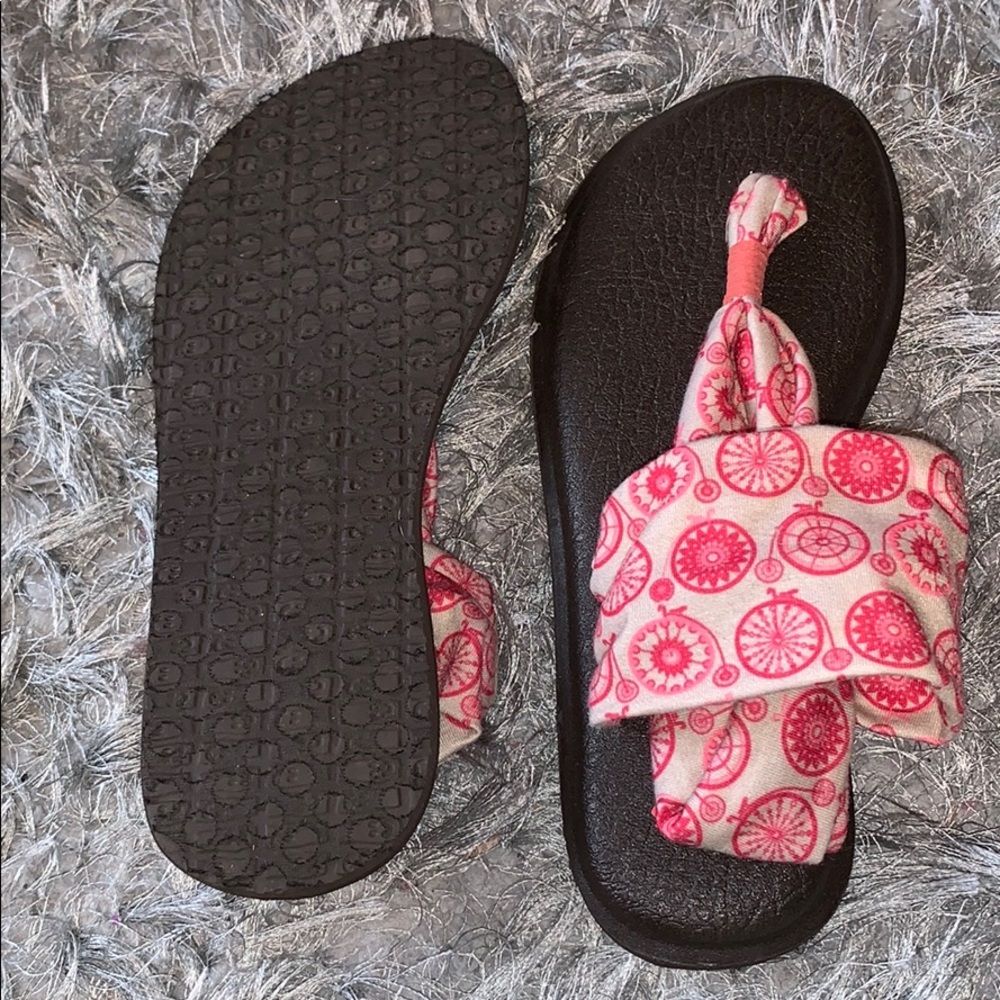 Tried On Sanuk Sandals 💞